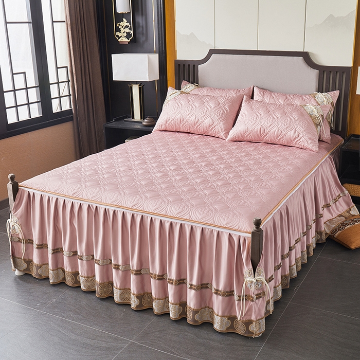 91家纺网 家纺一手货源 找家纺 罗艺轩 2024新款贡缎夹棉中国风新中式系列床裙三件套 中国风-宫粉