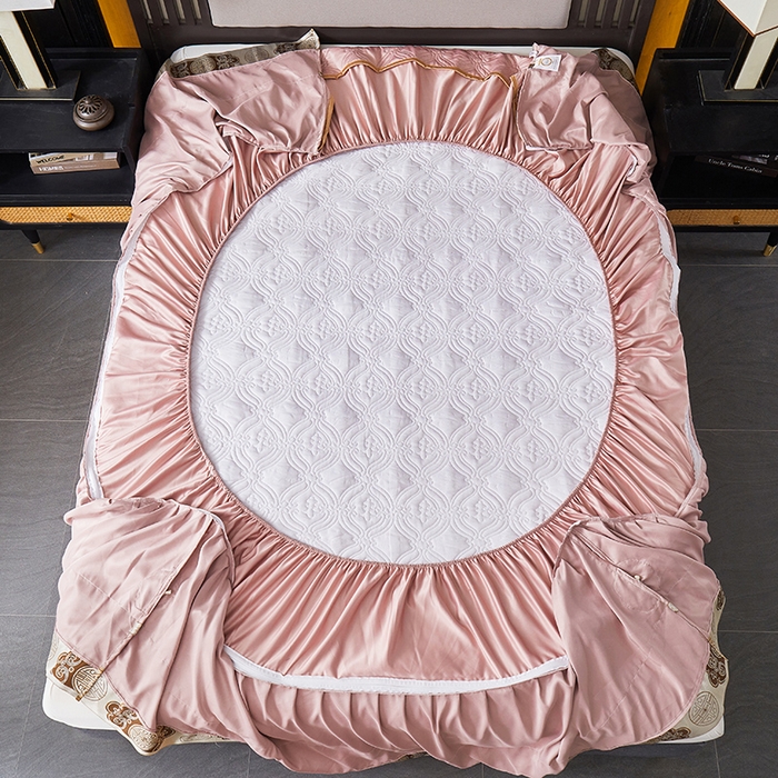 91家纺网 家纺一手货源 找家纺 罗艺轩 2024新款贡缎夹棉中国风新中式系列床裙三件套 中国风-宫粉