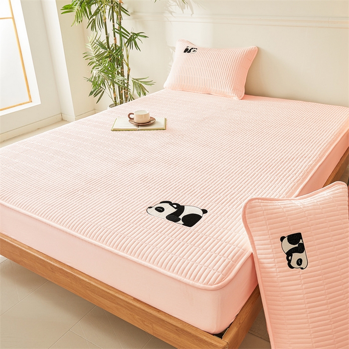 91家纺网 家纺一手货源 找家纺 2025新品高克重A类原棉夹棉床笠刺绣绣花柯基熊猫床笠三件套 床笠款-熊猫-豆蔻玉