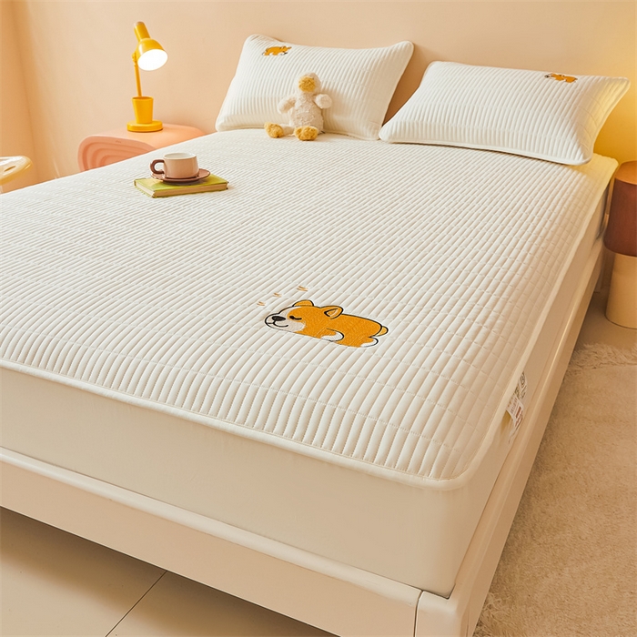 91家纺网 家纺一手货源 找家纺 2025新品高克重A类原棉夹棉床笠刺绣绣花柯基熊猫床笠三件套 床笠款-柯基-皓月白