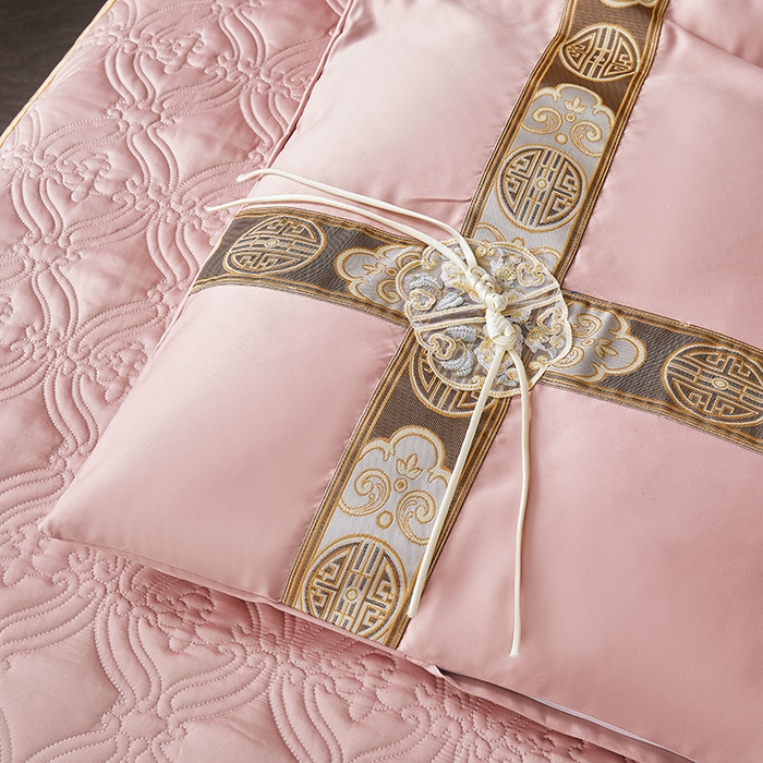 91家纺网 家纺一手货源 找家纺 罗艺轩 2024新款贡缎夹棉中国风新中式系列床裙款四件套 中国风-宫粉