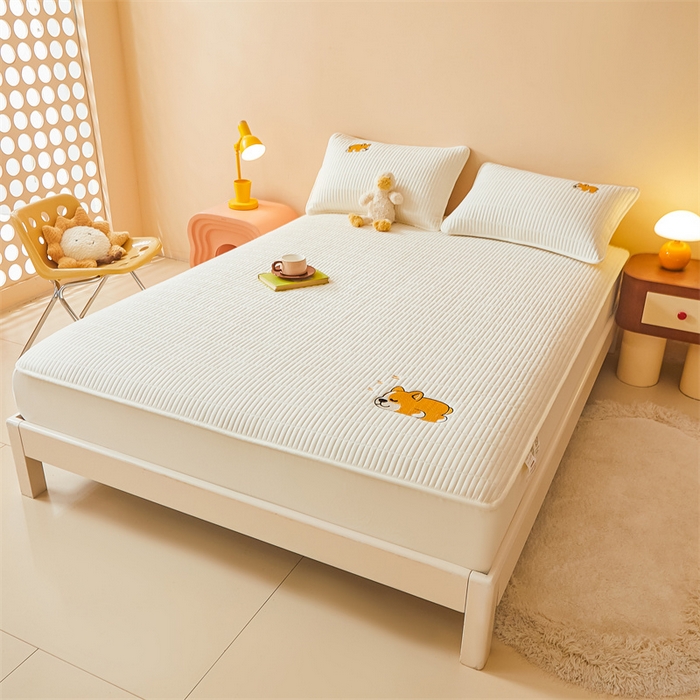 91家纺网 家纺一手货源 找家纺 2025新品高克重A类原棉夹棉床笠刺绣绣花柯基熊猫床笠三件套 床笠款-柯基-皓月白