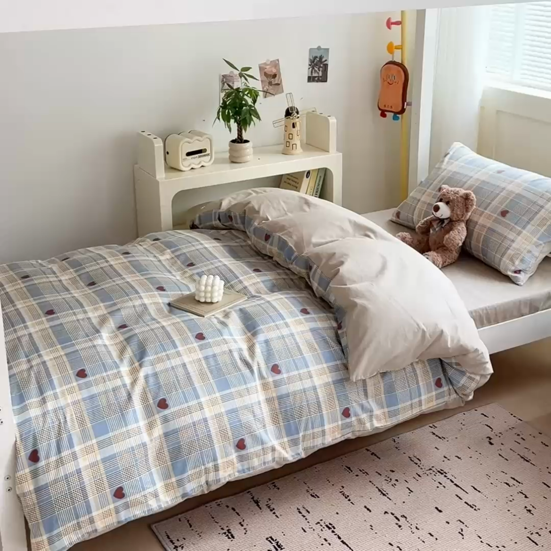 91家纺网 家纺一手货源 找家纺 麦伦家居 2024新款40支13372全棉斜纹学生上下铺床品系列 律动蓝