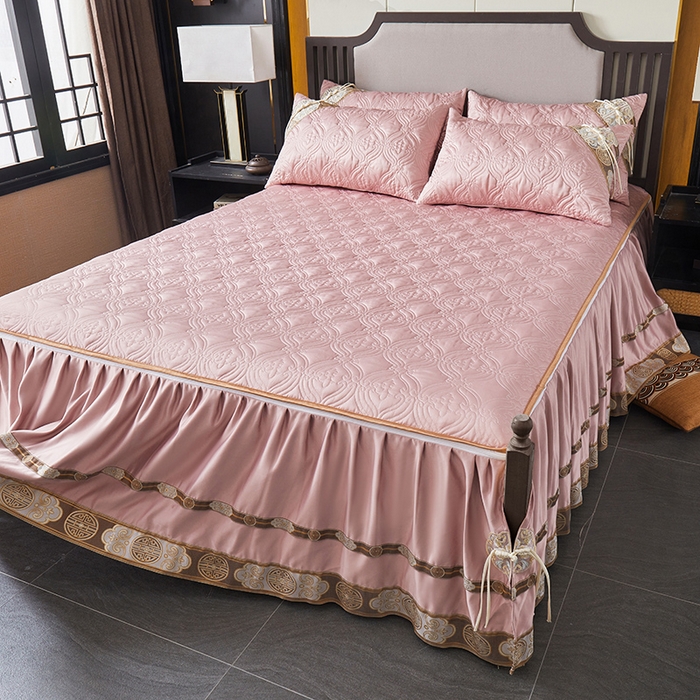 91家纺网 家纺一手货源 找家纺 罗艺轩 2024新款贡缎夹棉中国风新中式系列床裙三件套 中国风-宫粉