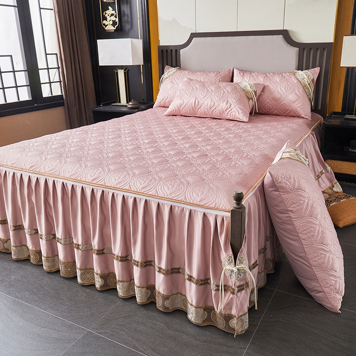 91家纺网 家纺一手货源 找家纺 罗艺轩 2024新款贡缎夹棉中国风新中式系列床裙三件套 中国风-宫粉