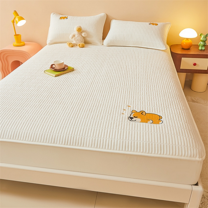 91家纺网 家纺一手货源 找家纺 2025新品高克重A类原棉夹棉床笠刺绣绣花柯基熊猫床笠三件套 床笠款-柯基-皓月白