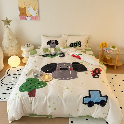 91家纺网 家纺一手货源 找家纺 珺柔家纺 2024新款130*70 全棉大版数码印花四件套 涂鸦小狗