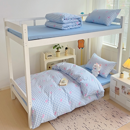 91家纺网 家纺一手货源 找家纺 麦伦家居 2024新款40支13372全棉斜纹学生上下铺床品系列 蓝色蝴蝶结