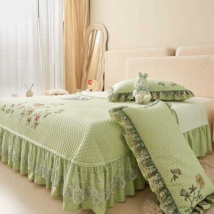 91家纺网 家纺一手货源 找家纺 （总）紫碧螺家纺 2024新款刺绣花边床裙式床盖（仿天丝）