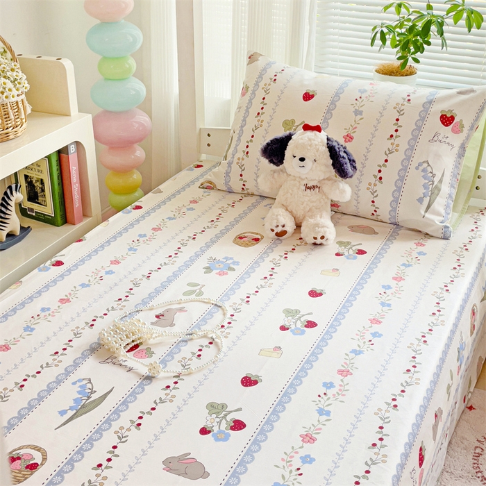 91家纺网 家纺一手货源 找家纺 名兮家居 2024新款学生床上下铺全棉床单  草莓兔兔