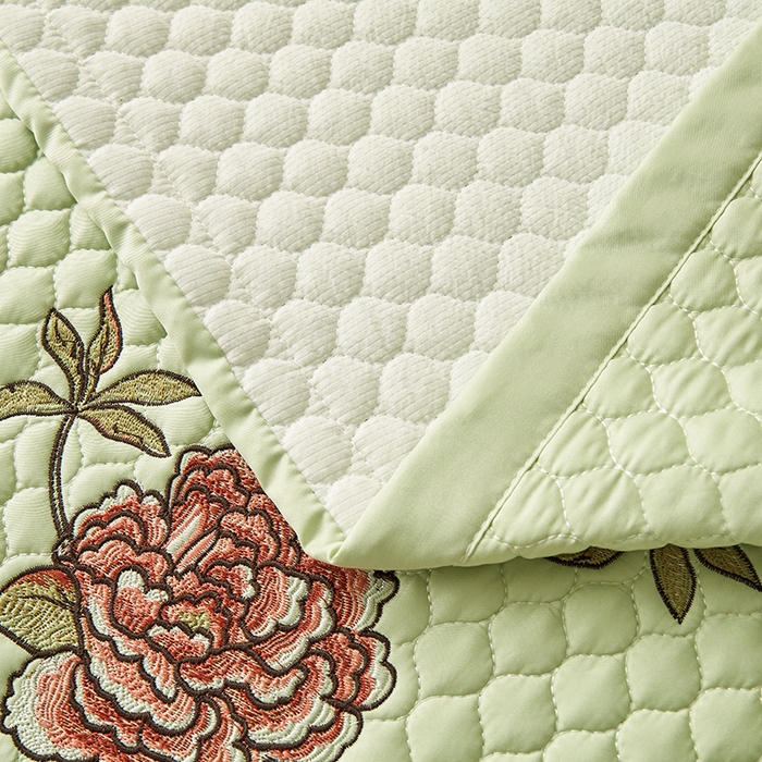 91家纺网 家纺一手货源 找家纺 紫碧螺家纺 2024新款刺绣花边床裙式床盖（仿天丝） 嫩绿