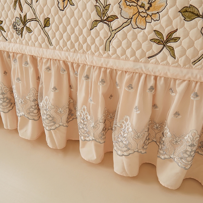 91家纺网 家纺一手货源 找家纺 紫碧螺家纺 2024新款刺绣花边床裙式床盖（仿天丝） 玉色