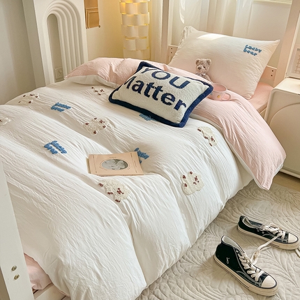 韩巢家纺 2024新款学生宿舍寝室上下铺超柔水洗棉毛巾绣被套床单三件套-小白熊（提供卖家秀） 小白熊 白浅粉