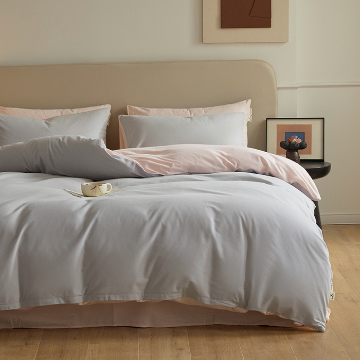 91家纺网 家纺一手货源 找家纺 澳梵家居 2024新款秋冬纯色全棉磨毛四件套--素色如锦系列 幻影灰-椰奶粉