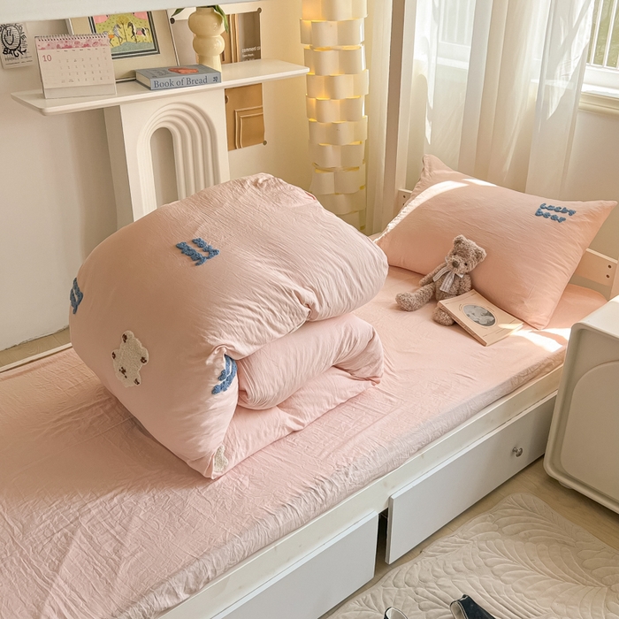 91家纺网 家纺一手货源 找家纺 （总）韩巢家纺 2024新款学生宿舍寝室上下铺超柔水洗棉毛巾绣单件被套-小白熊（提供卖家秀）