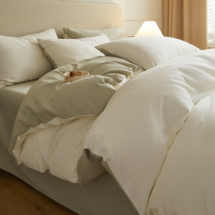 91家纺网 家纺一手货源 找家纺 澳梵家居 2024新款秋冬纯色全棉磨毛四件套--素色如锦系列 奶白-冷杉绿