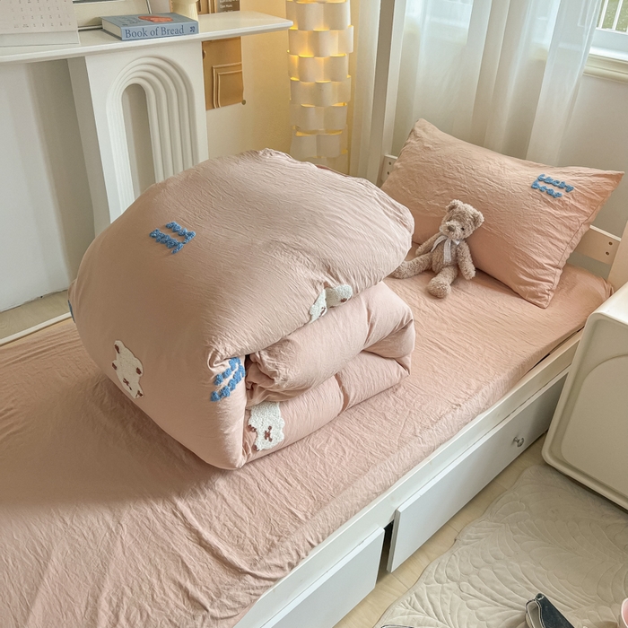 91家纺网 家纺一手货源 找家纺 韩巢家纺 2024新款学生宿舍寝室上下铺超柔水洗棉毛巾绣被套床单三件套-小白熊（提供卖家秀） 小白熊 浅咖