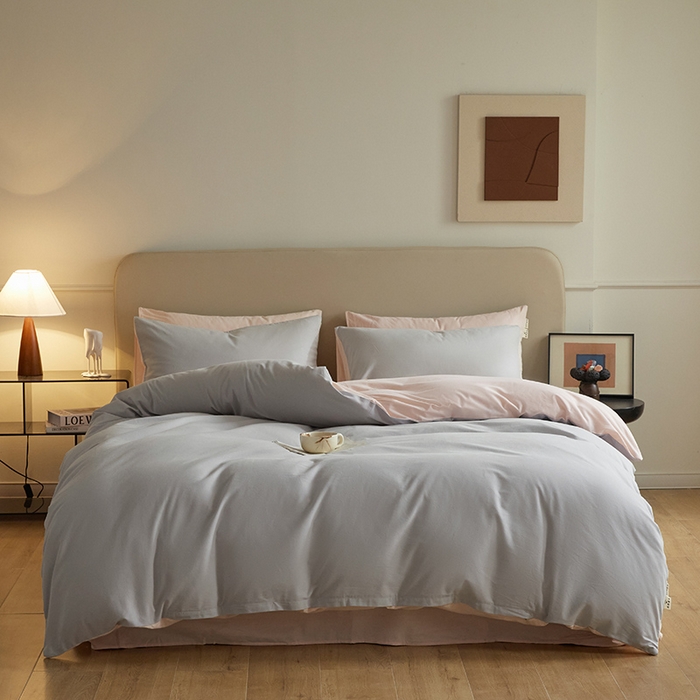 91家纺网 家纺一手货源 找家纺 澳梵家居 2024新款秋冬纯色全棉磨毛四件套--素色如锦系列 幻影灰-椰奶粉