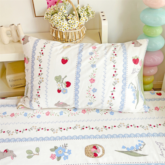 91家纺网 家纺一手货源 找家纺 名兮家居 2024新款学生床上下铺全棉床单  草莓兔兔