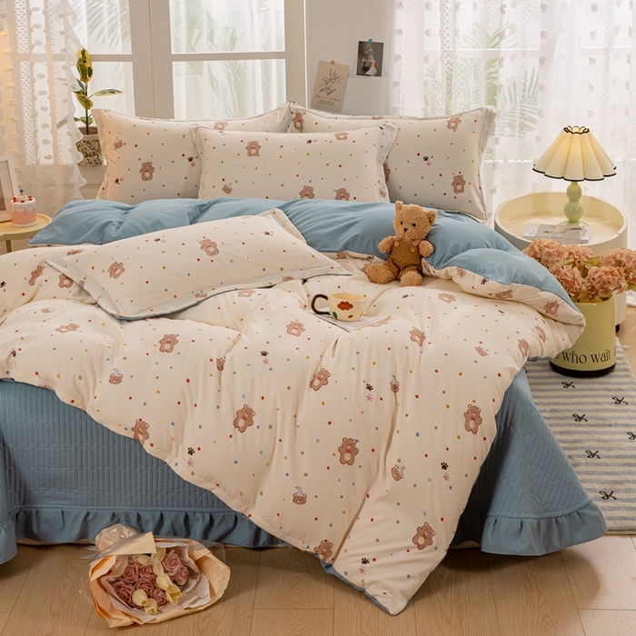 91家纺网 家纺一手货源 找家纺 富之航家纺2024新款小清新床盖四件套公主风提花针织棉床盖四件套 饼干熊