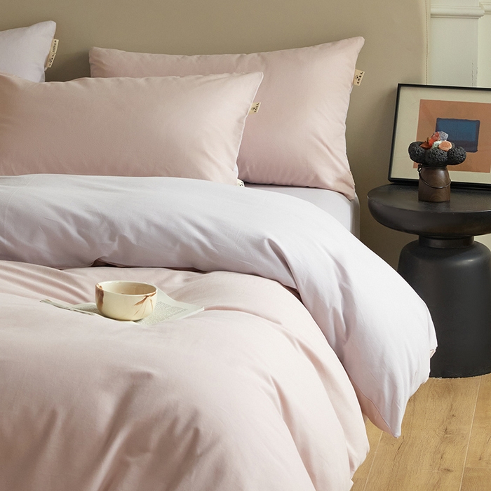 91家纺网 家纺一手货源 找家纺 澳梵家居 2024新款秋冬纯色全棉磨毛四件套--素色如锦系列 珊瑚粉-雪莲紫