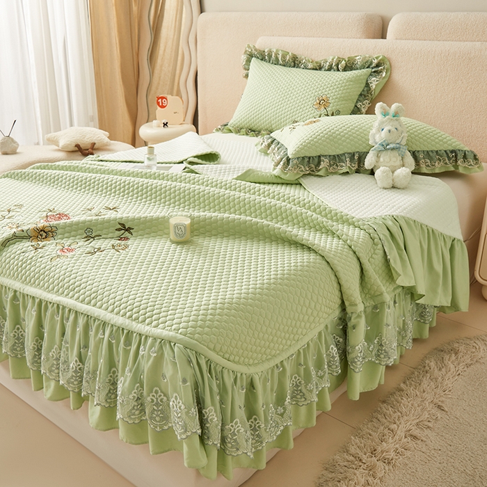91家纺网 家纺一手货源 找家纺 紫碧螺家纺 2024新款刺绣花边床裙式床盖（仿天丝） 嫩绿