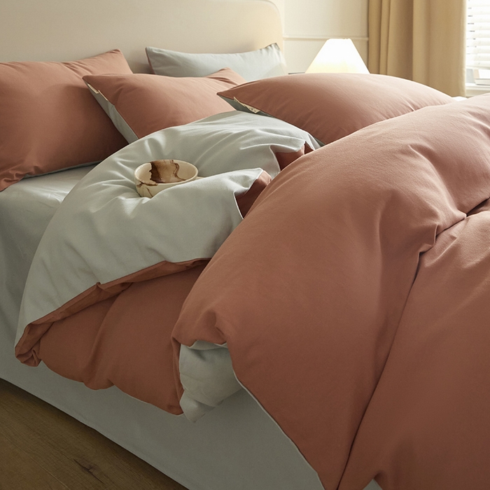 91家纺网 家纺一手货源 找家纺 澳梵家居 2024新款秋冬纯色全棉磨毛四件套--素色如锦系列 珊瑚橙-幻影灰