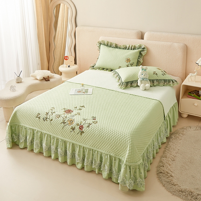 91家纺网 家纺一手货源 找家纺 紫碧螺家纺 2024新款刺绣花边床裙式床盖（仿天丝） 嫩绿