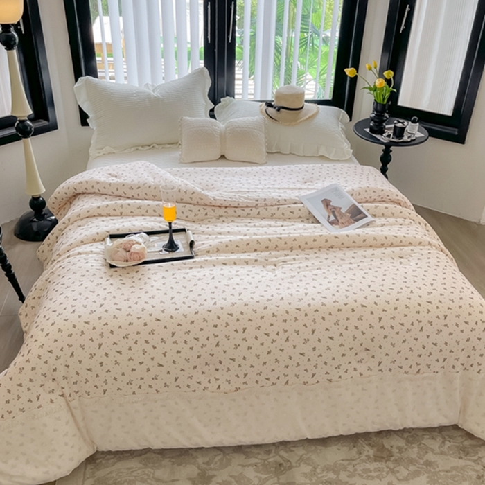 91家纺网 家纺一手货源 找家纺 莱豫家纺 2024新款法式复古针织花边夏被春秋被 春天里