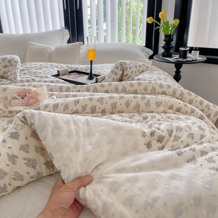 91家纺网 家纺一手货源 找家纺 莱豫家纺 2024新款法式复古针织花边夏被春秋被 南法假日