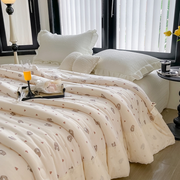 91家纺网 家纺一手货源 找家纺 莱豫家纺 2024新款法式复古针织花边夏被春秋被 爱心兔