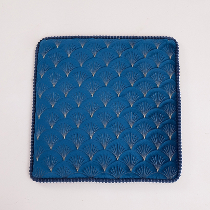 91家纺网 家纺一手货源 找家纺 （总）爱家居 2024新款荷兰绒夹棉绗缝记忆棉坐垫圆垫飘窗垫-烟花