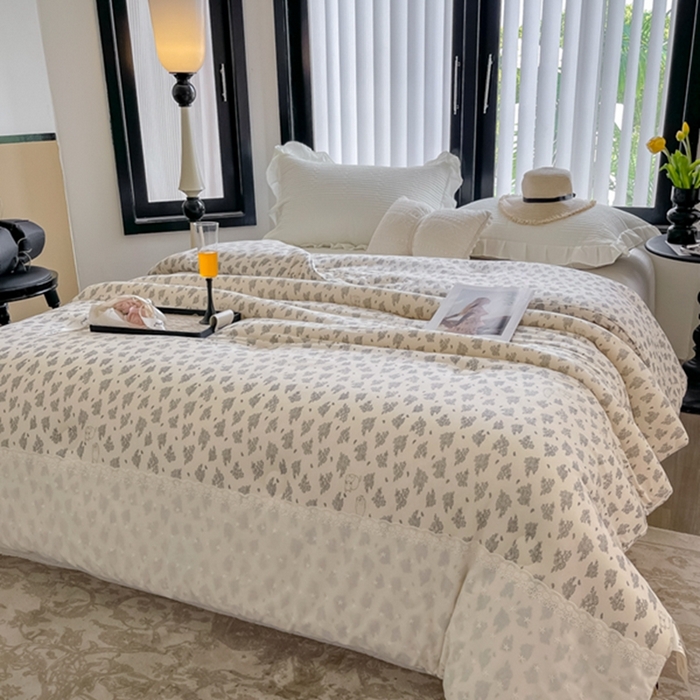 91家纺网 家纺一手货源 找家纺 莱豫家纺 2024新款法式复古针织花边夏被春秋被 南法假日