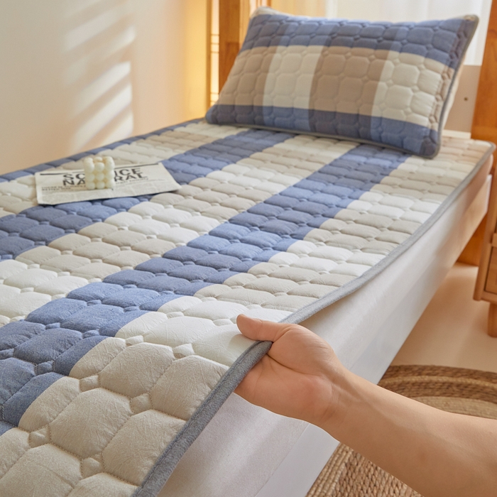 91家纺网 家纺一手货源 找家纺 鑫钰 2025新款学生宿舍A类水洗棉大豆夹棉系列-简格 简格-蓝大格