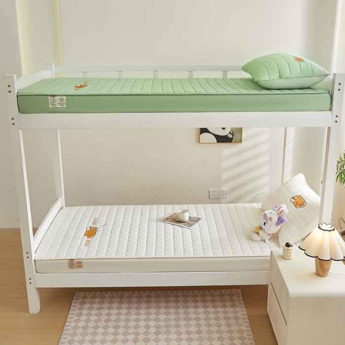 91家纺网 家纺一手货源 找家纺 鑫钰 2025新款学生开学季夹棉刺绣床笠床垫套-幸运狗系列 幸运狗-典雅白