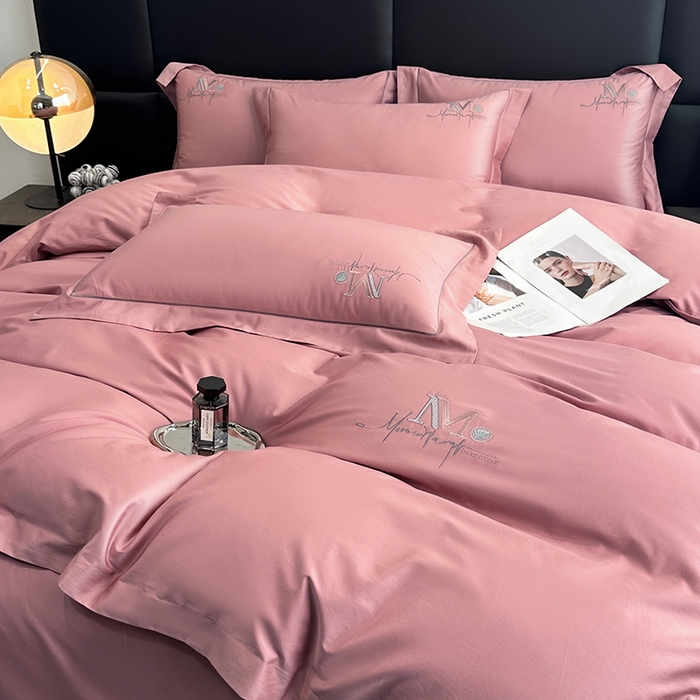 91家纺网 家纺一手货源 找家纺 琉宿家纺 2025新款50s双股长绒棉绣花四件套 倾世红颜-豆沙粉