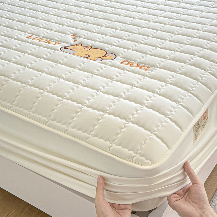 91家纺网 家纺一手货源 找家纺 鑫钰 2024新夹款刺绣大豆纤维床笠-幸运狗系列 幸运狗-典雅白