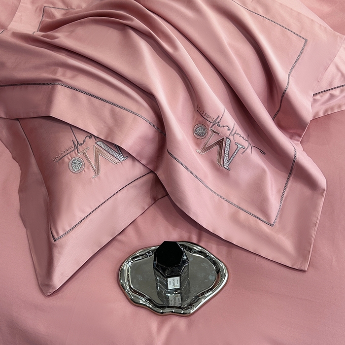 91家纺网 家纺一手货源 找家纺 琉宿家纺 2025新款50s双股长绒棉绣花四件套 倾世红颜-豆沙粉