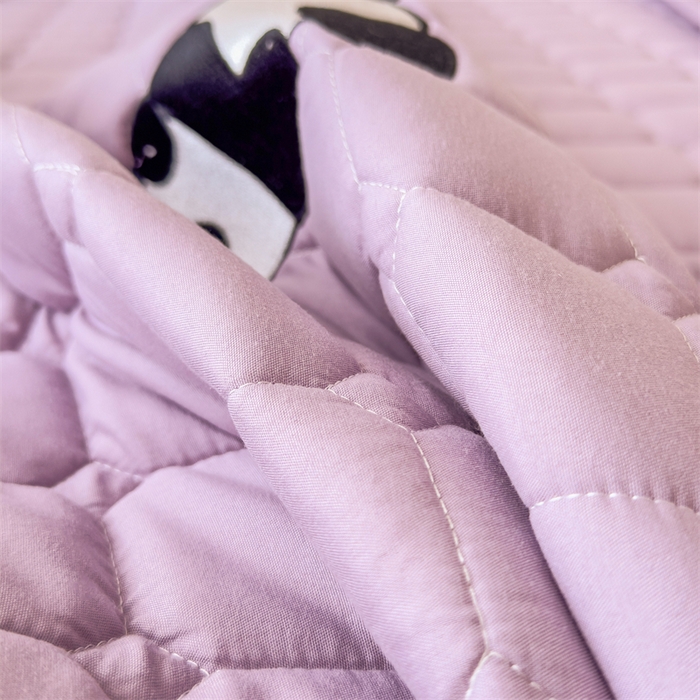 91家纺网 家纺一手货源 找家纺 2025新款A类大豆夹棉刺绣床笠系列-趴趴熊猫 趴趴熊猫-木槿紫