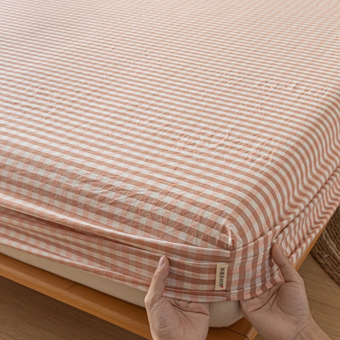 91家纺网 家纺一手货源 找家纺 卡伦家纺 2025全棉色织水洗棉单层床笠席梦思保护套 粉小格
