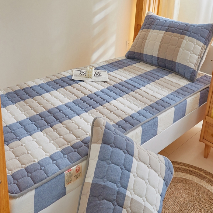 91家纺网 家纺一手货源 找家纺 鑫钰 2025新款学生宿舍A类水洗棉大豆夹棉系列-简格 简格-蓝大格