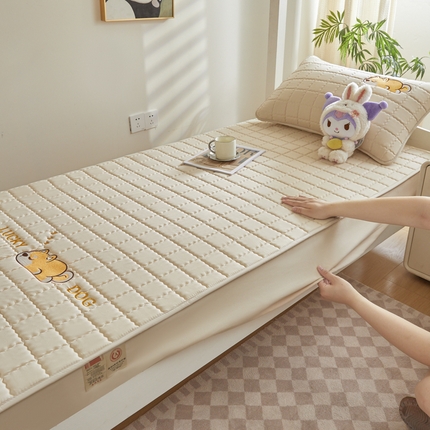 91家纺网 家纺一手货源 找家纺 （总）鑫钰 2025新款学生开学季夹棉刺绣床笠床垫套-幸运狗系列