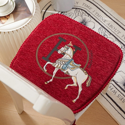 91家纺网 家纺一手货源 找家纺 （总）爱家居 2024新款雪尼尔白马餐椅垫