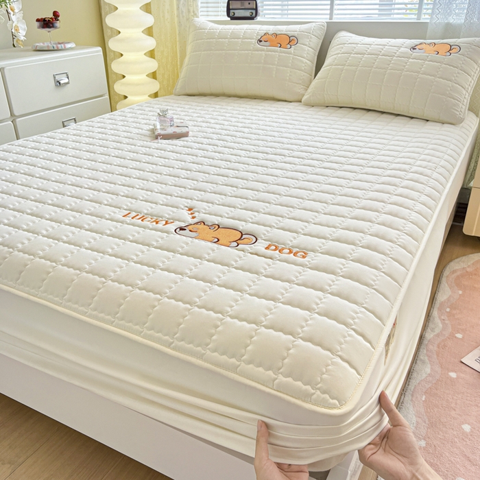 91家纺网 家纺一手货源 找家纺 鑫钰 2024新夹款刺绣大豆纤维床笠-幸运狗系列 幸运狗-典雅白