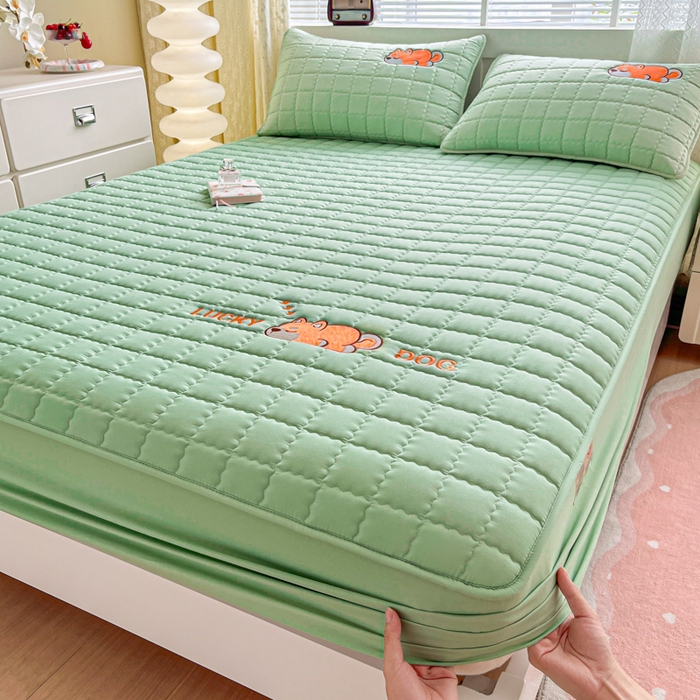 91家纺网 家纺一手货源 找家纺 鑫钰 2024新夹款刺绣大豆纤维床笠-幸运狗系列 幸运狗-时尚绿