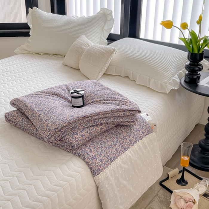 91家纺网 家纺一手货源 找家纺 莱豫家纺 2024新款法式复古针织花边夏被春秋被 紫梦