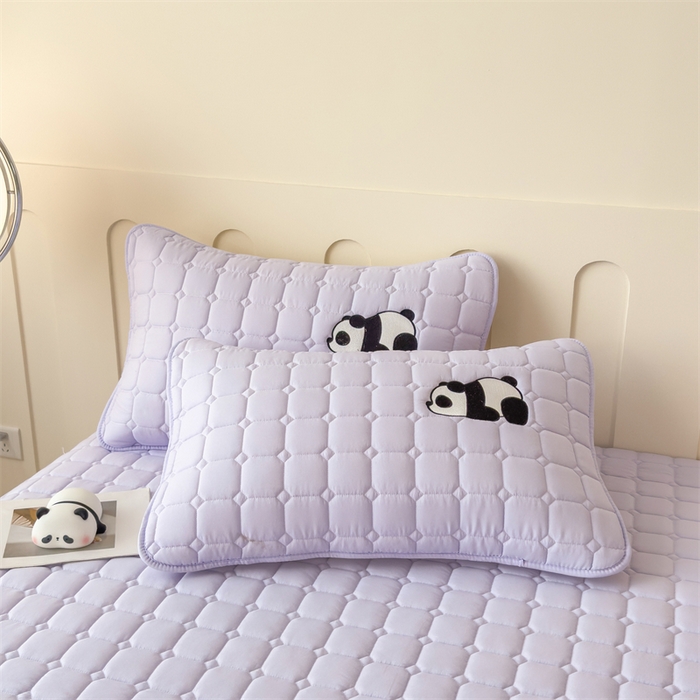 91家纺网 家纺一手货源 找家纺 2025新款A类大豆夹棉刺绣床笠系列-趴趴熊猫 趴趴熊猫-天空紫