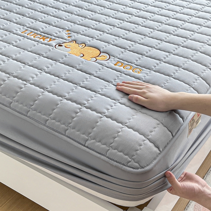 91家纺网 家纺一手货源 找家纺 鑫钰 2024新夹款刺绣大豆纤维床笠-幸运狗系列 幸运狗-高级灰