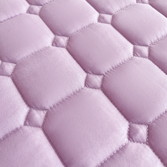 91家纺网 家纺一手货源 找家纺 鑫钰 2025新款A类大豆夹棉刺绣床笠系列-趴趴熊猫 趴趴熊猫-木槿紫