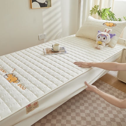 91家纺网 家纺一手货源 找家纺 （总）鑫钰 2025新款学生开学季夹棉刺绣床笠床垫套-幸运狗系列